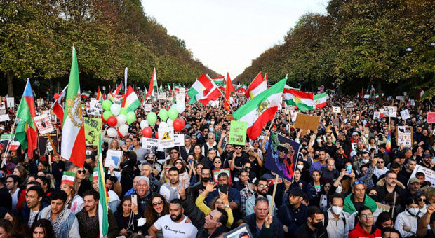 Iran Protests Ignite Massive Solidarity Rallies in the U.S. and Europe