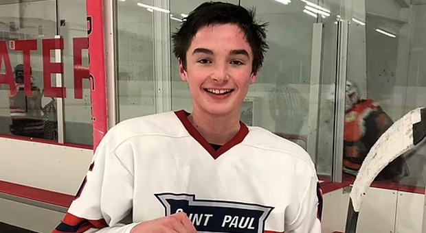 Minnesota Hockey Player, 16, Dies on Christmas Day after Suffering Multiple Strokes