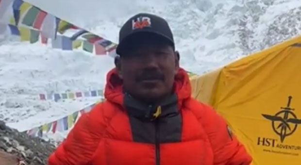 Soldier Who Lost Both Legs in Afghanistan Does the Unimaginable and Climbs Everest Anything Is Possible