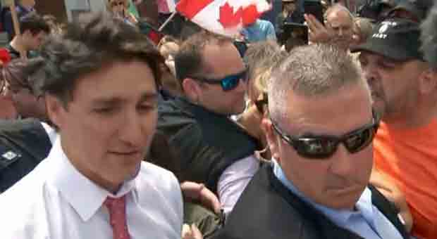Justin Trudeau Swarmed by Protestors at Ontario Stop F-ck Trudeau Traitor