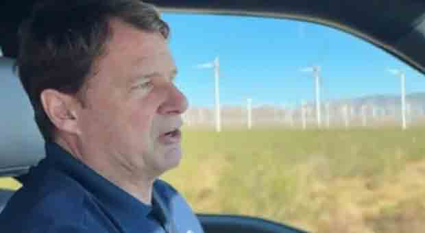 Ford CEO Takes US Road Trip in EV Truck, but Reality Sets in When He Tries to Charge It