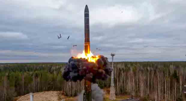 Russian Military Simulates Nuclear Strike as Country Rescinds Nuke Test Ban