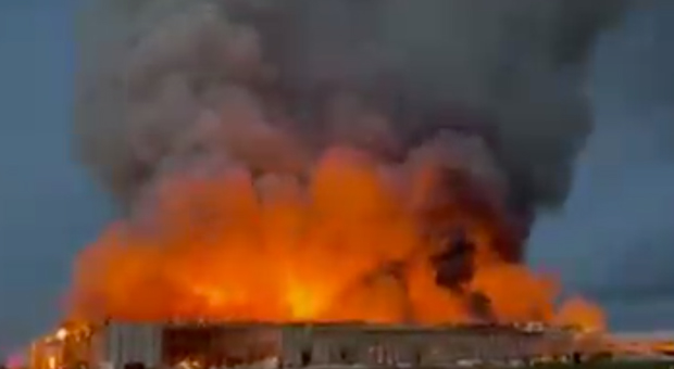 Massive Fire Breaks Out at Texas Chicken Farm; Firefighters Struggle to Tackle Blaze