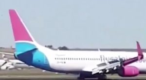 Terrifying Moment WHEEL Falls off Fully Loaded Boeing 737